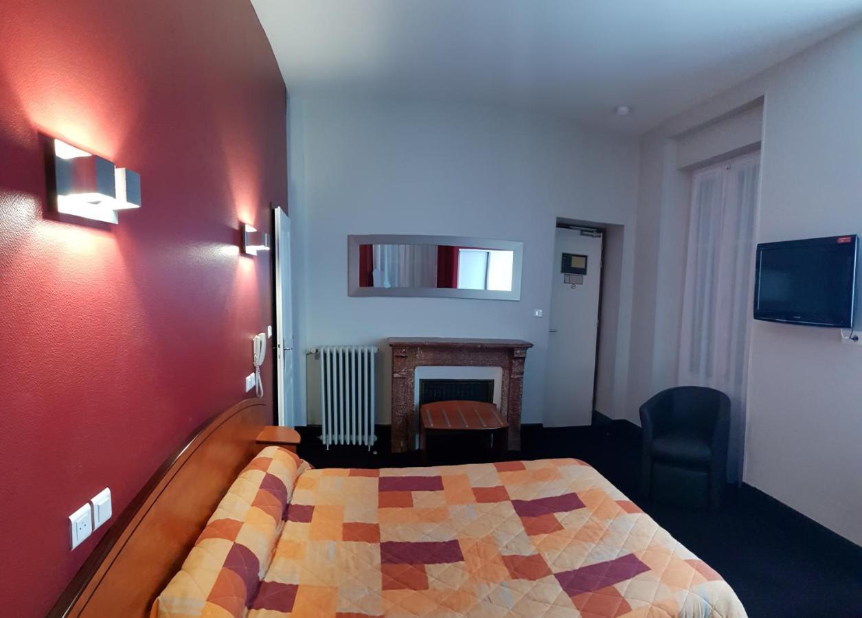 Hotel De La Paix Oloron-Sainte-Marie Exteriör bild