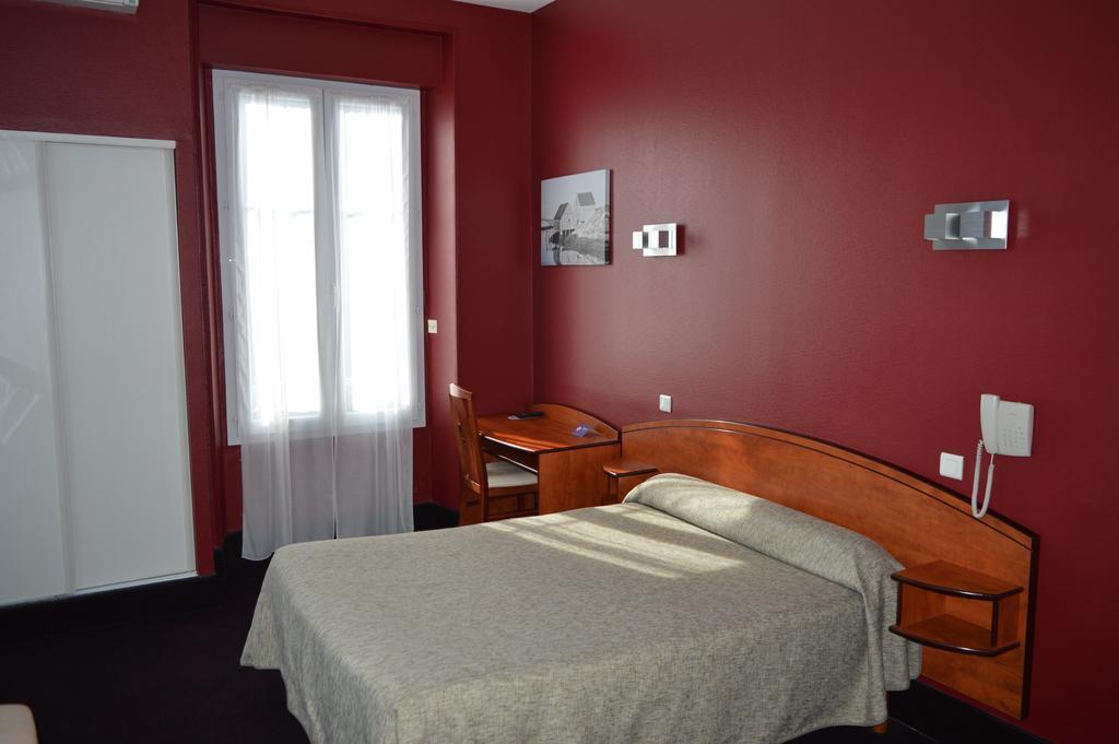 Hotel De La Paix Oloron-Sainte-Marie Exteriör bild